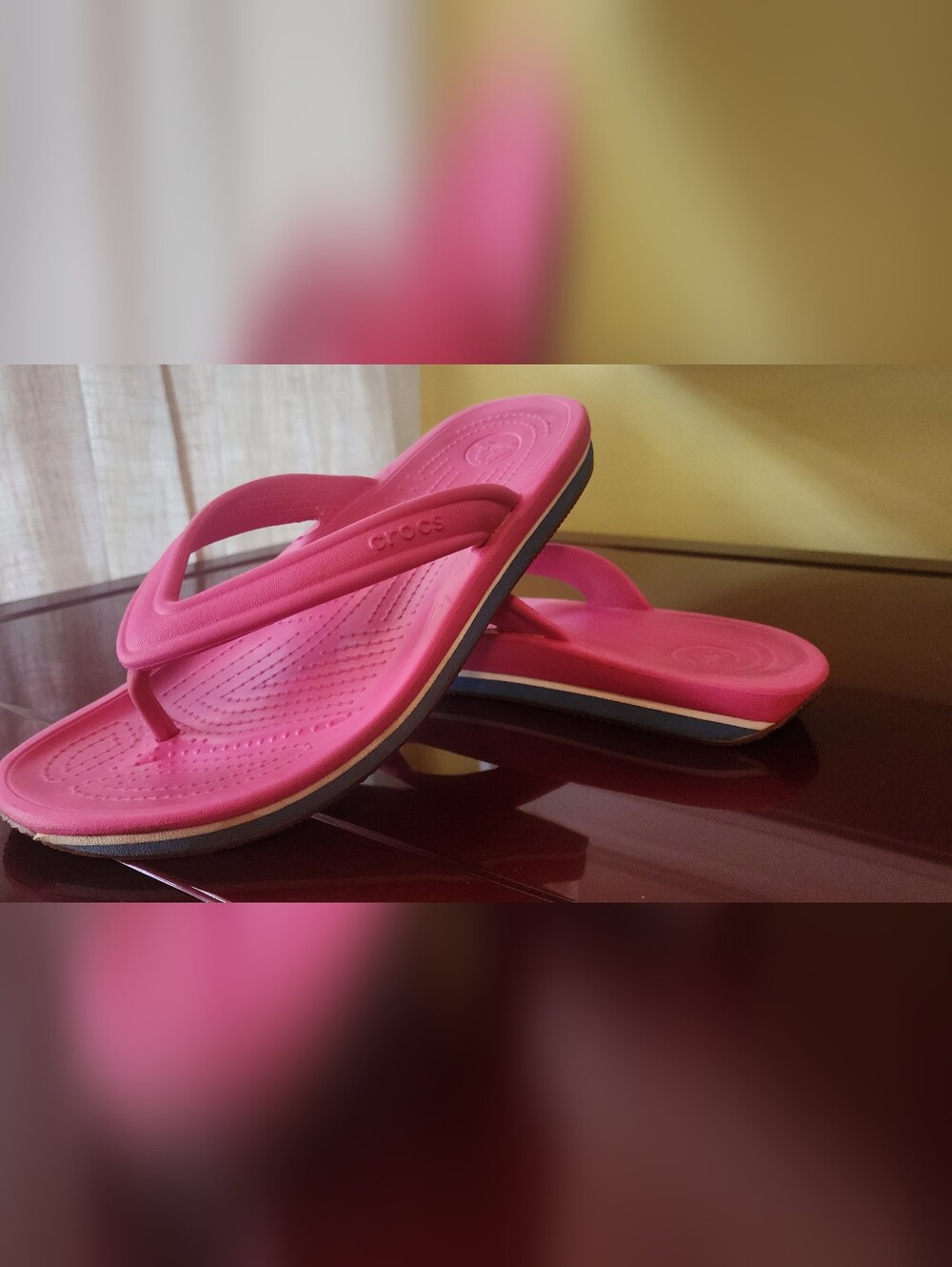Crocs Thong Sandals Women's Size 10 / Pink